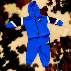 Kids Nike fleece 12m Sweat Suit— gently used